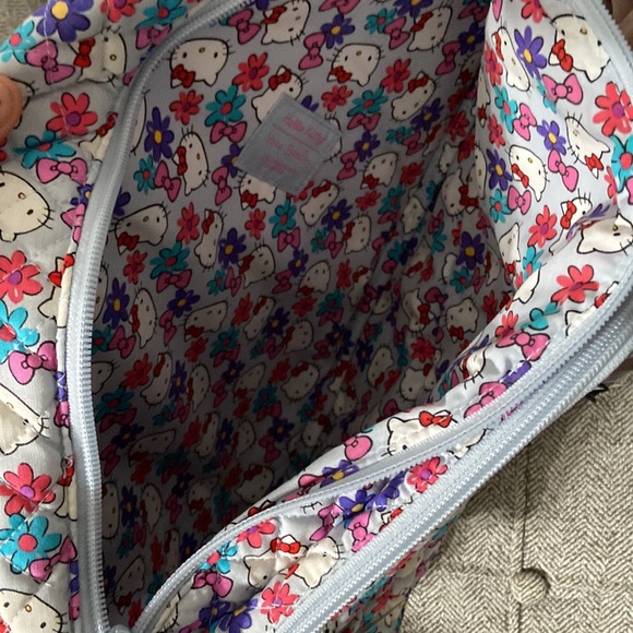🎀 NWT Vera Bradley x Hello Kitty 🎀 Limited Edition Sling Backpack - Picture 8 of 9